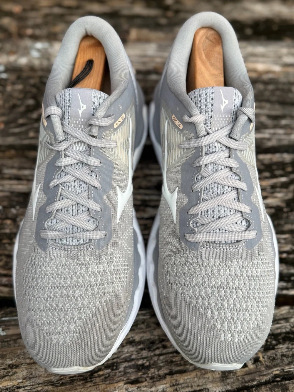 Mizuno Wave Horizon 5 Womens Sz 10.5 Gray Mesh Athletic Running Jogging Shoes X4
